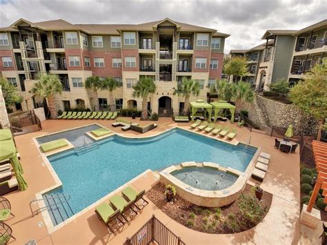 apartments on congress austin tx.